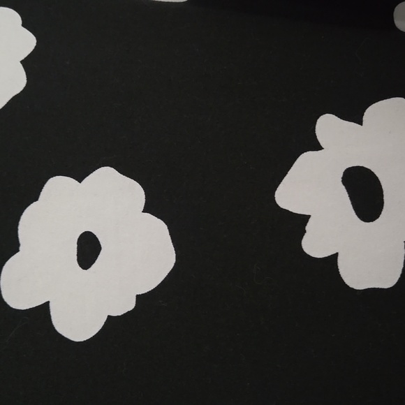 Black and White Floral Long Sleeve NORA Top- LulaRoe- Large - Picture 3 of 9